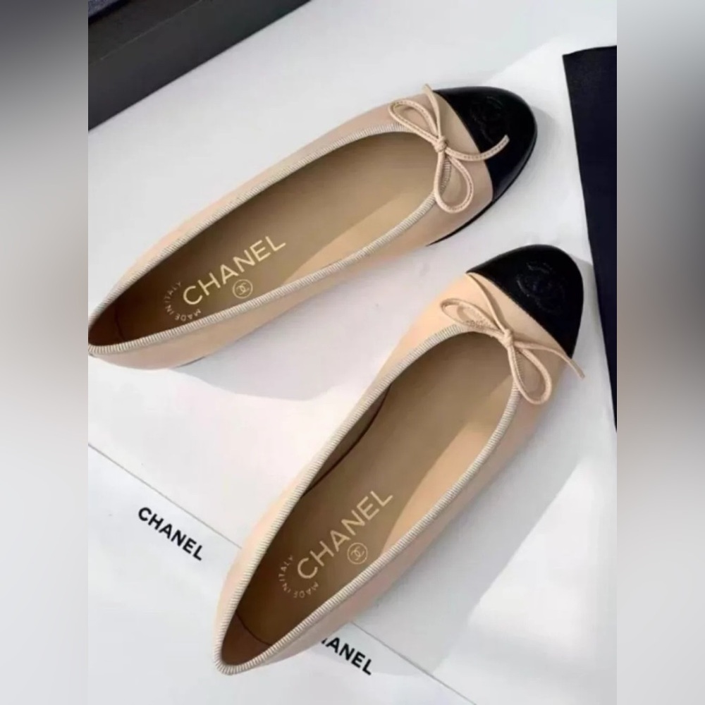 Chanel Beige Black Leather CC Logo Ballerina Flats